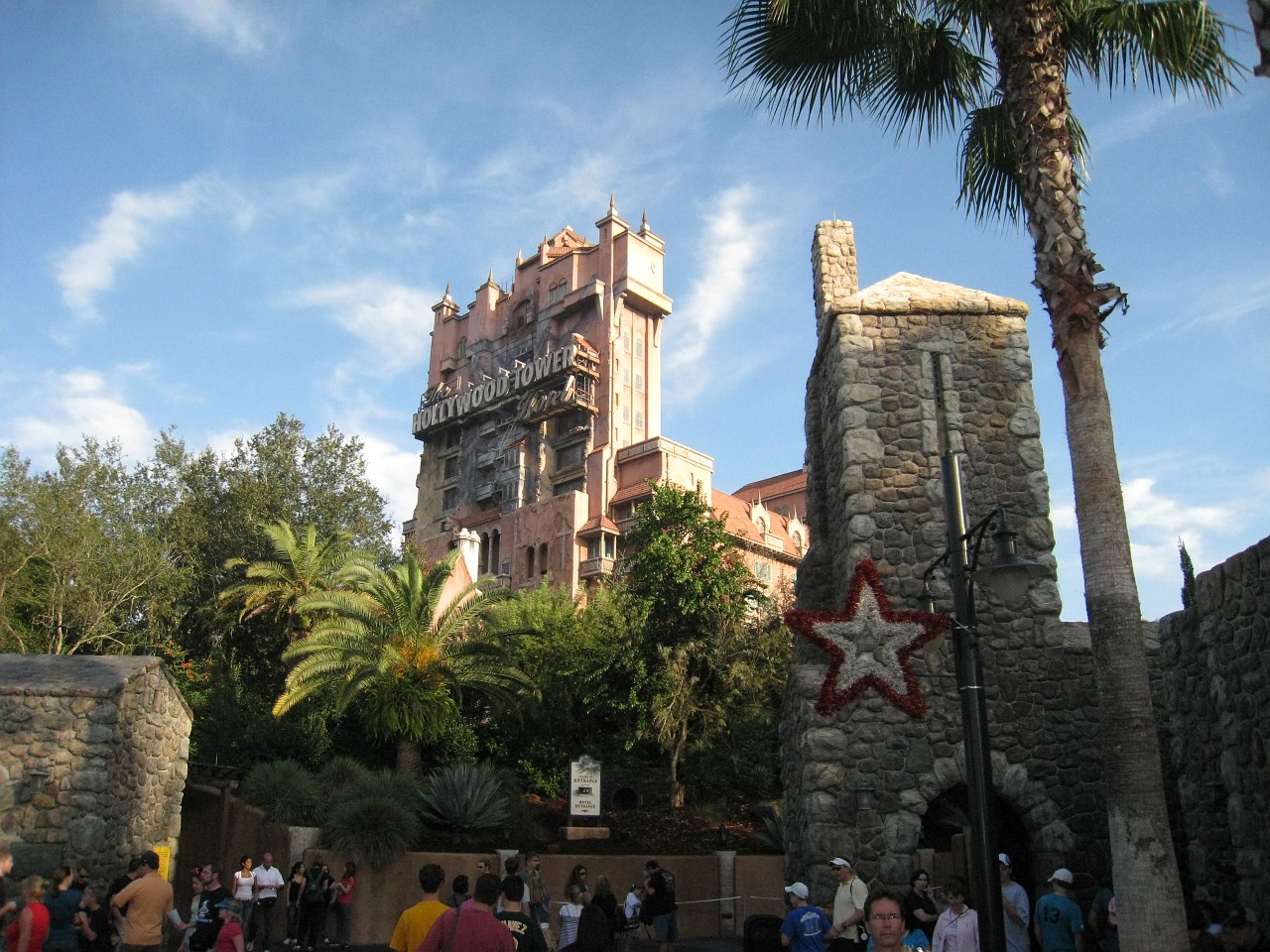 Vacation 2007-12 - Beaches Disney Hotels 0697.jpg - On the 2007-08 Florida vacation we visited beaches from Fort Myers to Sanibel Island sampling local food along the way. Green water and white sugar beaches! Arriving at Disney World we visited several of the theme resorts.